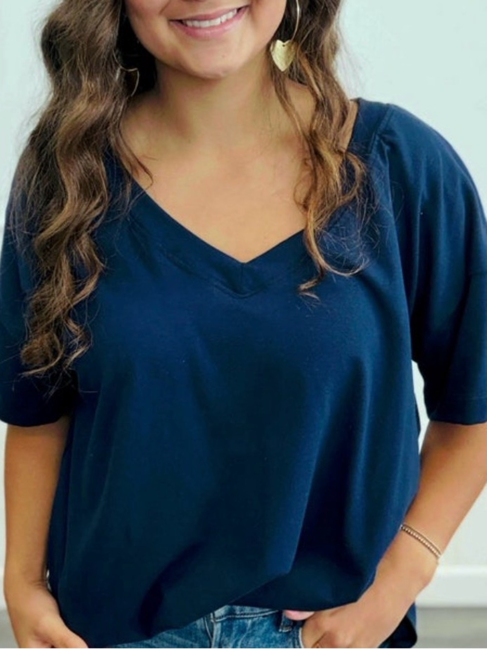 Relaxed V-Neck Short Sleeve Tee in Navy